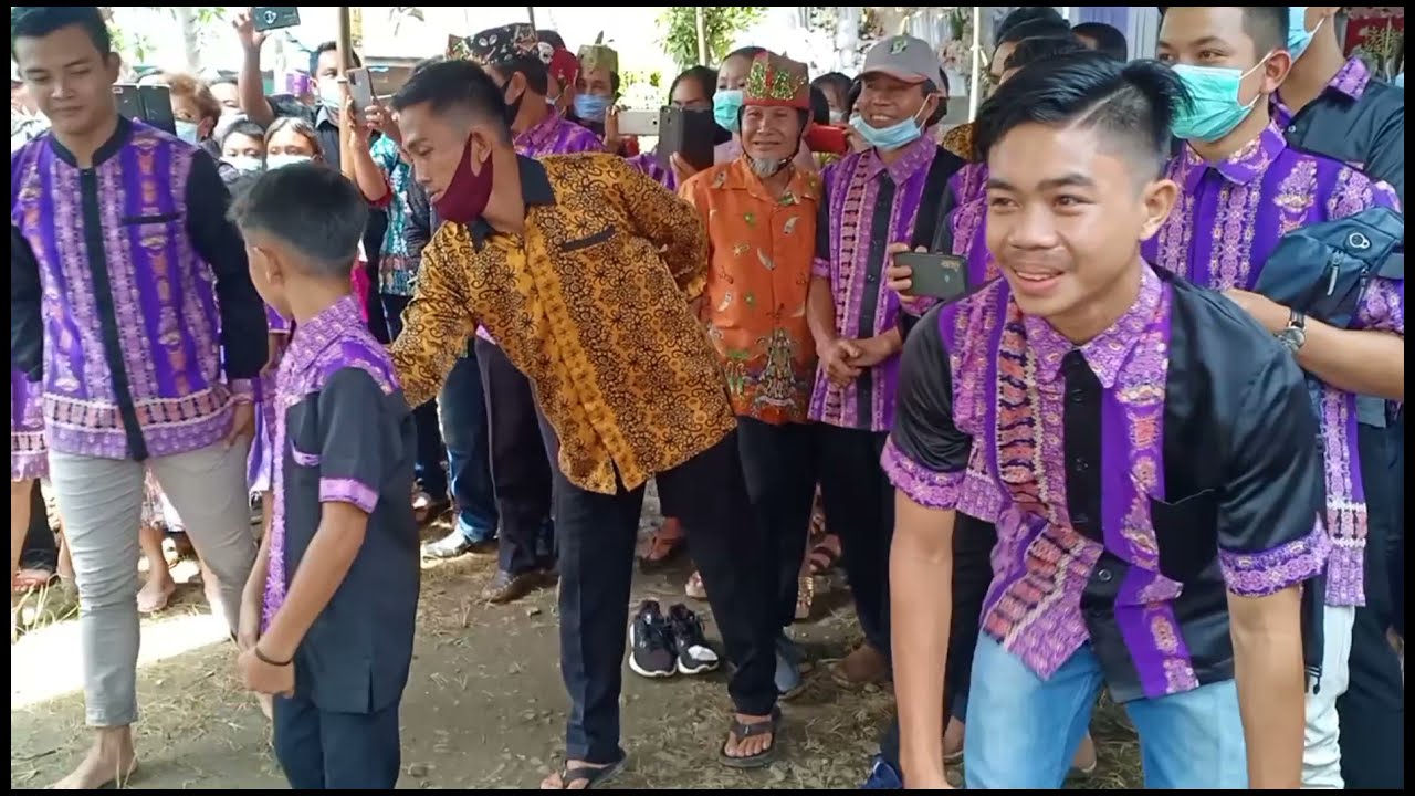 PERNIKAHAN ADAT DAYAK SIANG MESI DAN RIMBUN