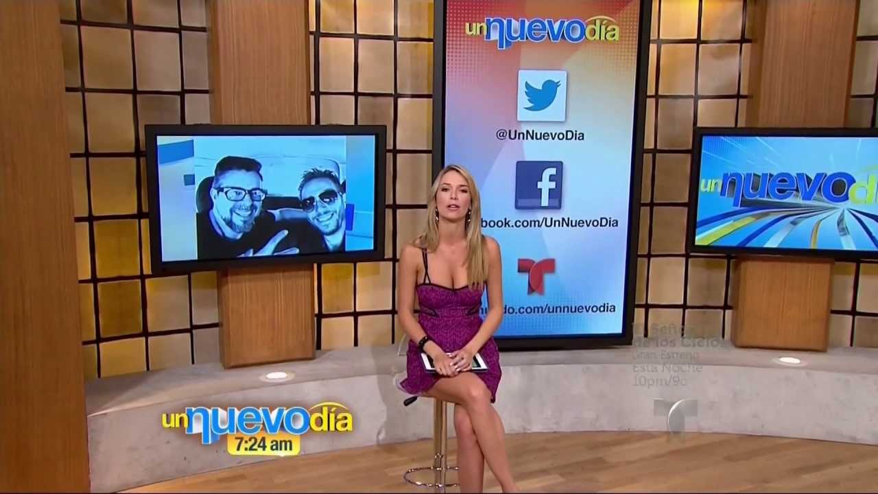 Alessandra Villegas 2013/04/15 Un Nuevo Dia HD; Sexy purple dress - YouTube...