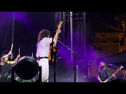 Courtney Barnett: Elevator Operator (Live 2026)