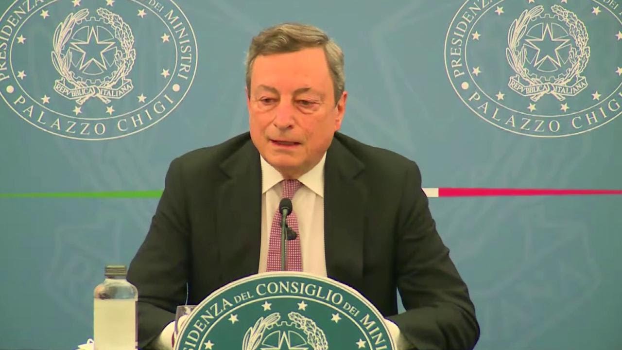 Vaccini, Draghi: "La sfida è vaccinare gli over 50, non i dodicenni"