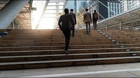 Quais são as três funções do administrador financeiro com respeito às demonstrações financeiras da empresa?