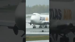 Atlas Air 747 takes off in heavy rain #boeing747 #747forever