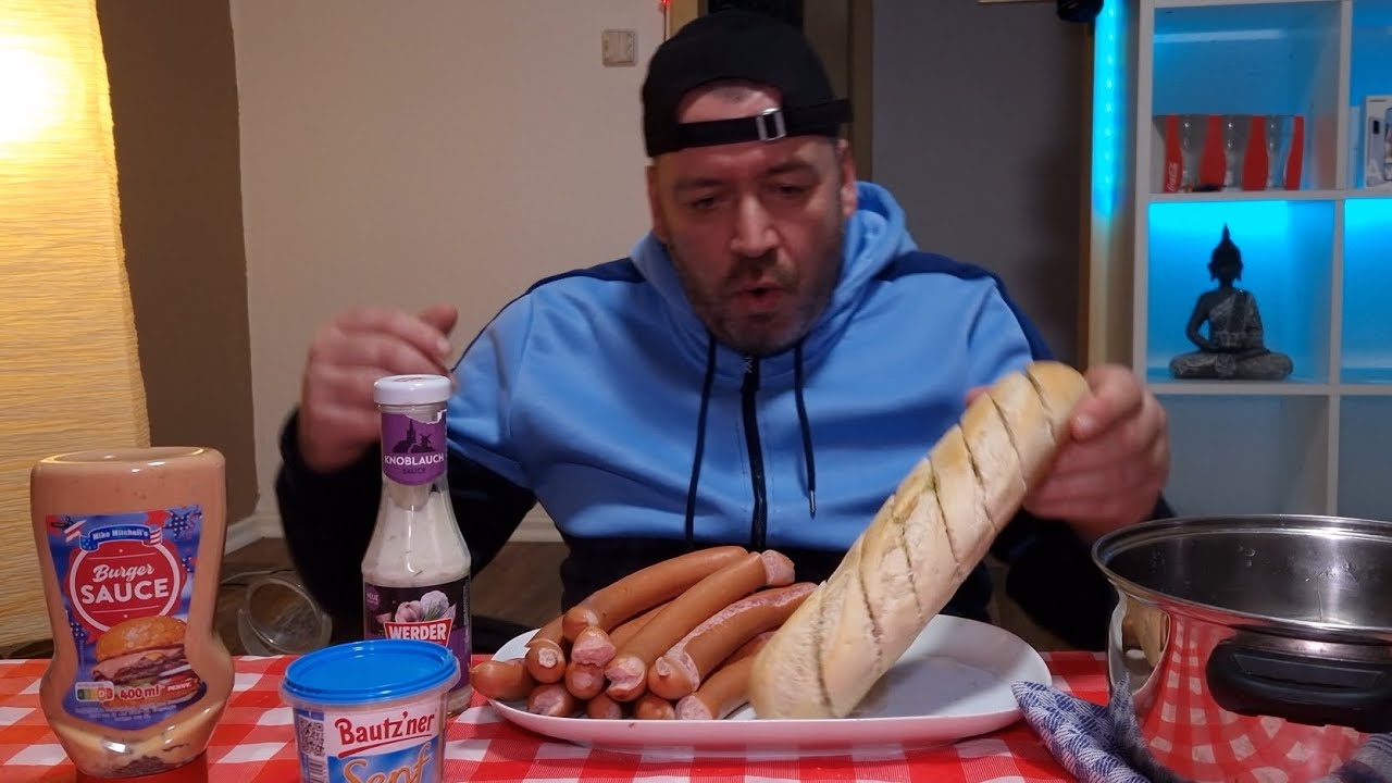 Wiener Würstchen mit Knoblauchbaguette