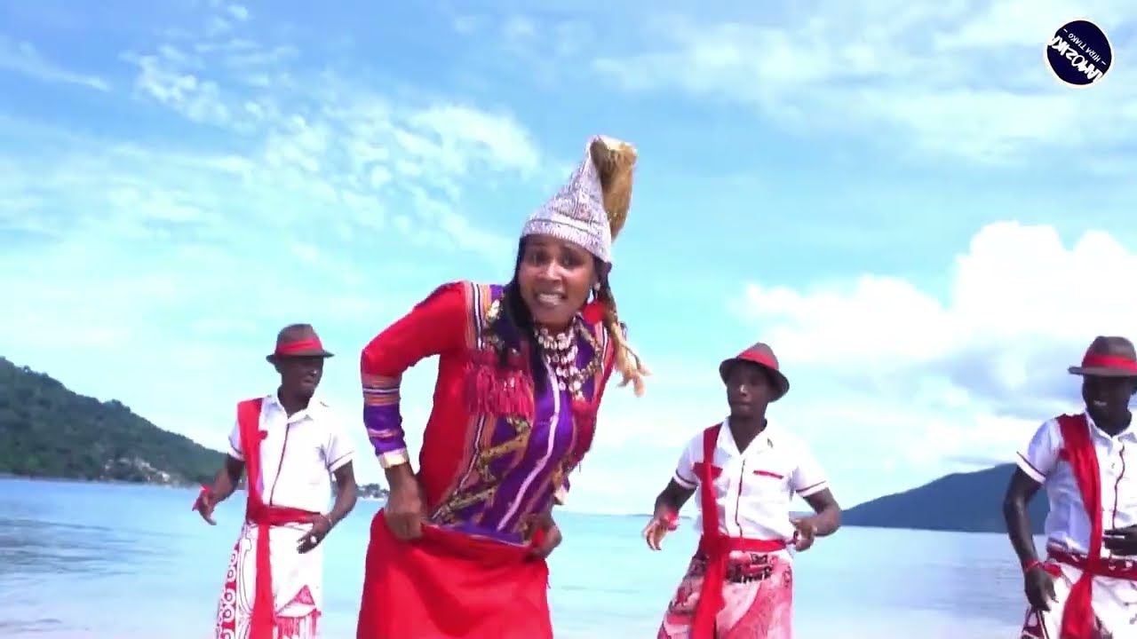 Antoinette - Diany aomby lahy tsy mivony ( Nouveauté Clip Gasy 2023 )