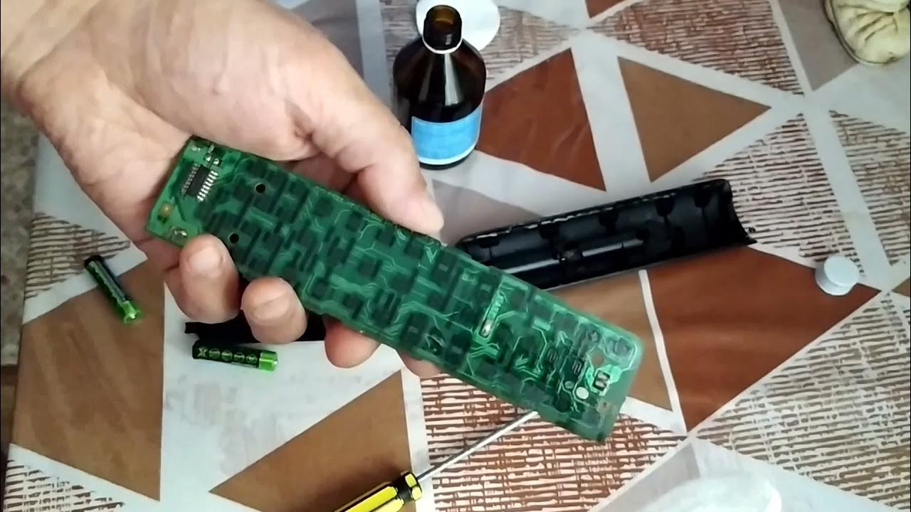 Clean remote control Samsung Smart TV / How to disassemble Samsung remote contro