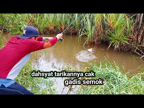 Mancing di sungai!!dahsyat tarikan ikan gadis semok pemancing mana yang nggak tergoda.