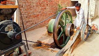 Desi Old Black Engine Power Engine 16hp Work on aata chakki - Desi old black engine - fuel engines