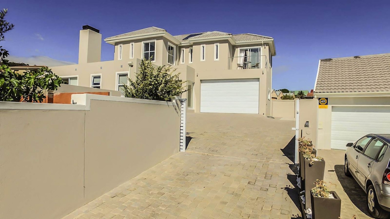 3 Bedroom House for sale in Western Cape Boland Somerset West