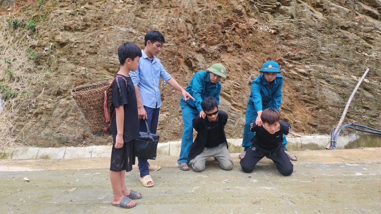 Full video 45 days: The boy and the police arrested some thugs for smuggling.