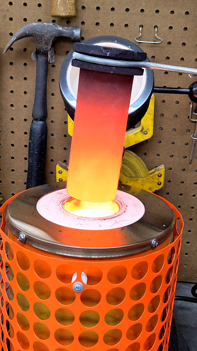 Melting Scrap Aluminum and Pouring into an Ingot #aluminium #melting #hot