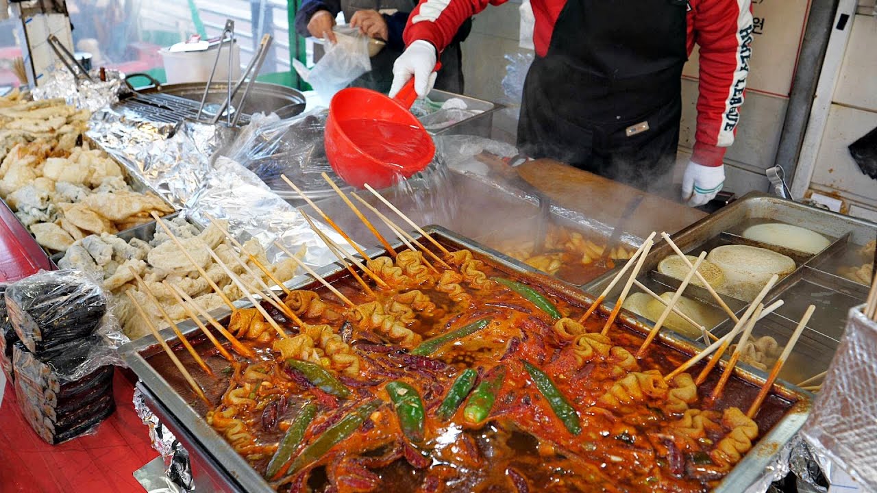 ⁣매일완판! 단골들이 끊임없이? 찾아오는 20년 전통 길거리 떡볶이, 튀김, 순대, 빨간오뎅 / korean spicy rice cake / korean street food