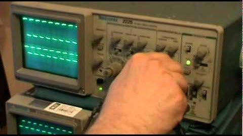 Tektronix 2225 in working operation