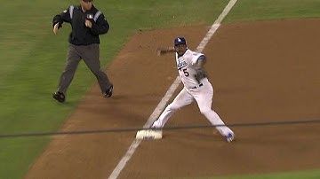 SF@LAD: Uribe steps on third, throws for double play