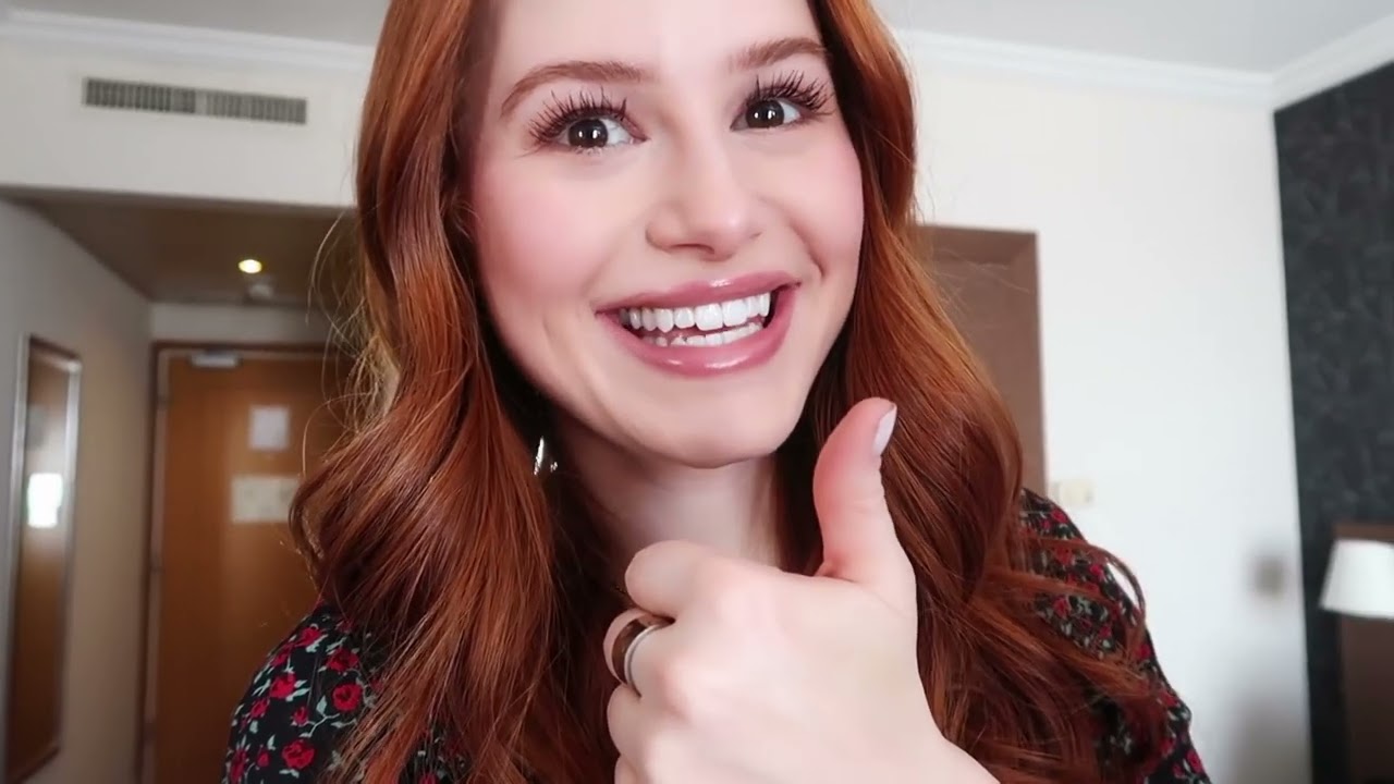 madelaine petsch & riverdale cast | paris convention