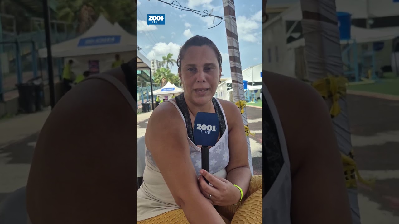 Damnificados reciben ayuda alimenticia en el campamento transitorio José María Vargas