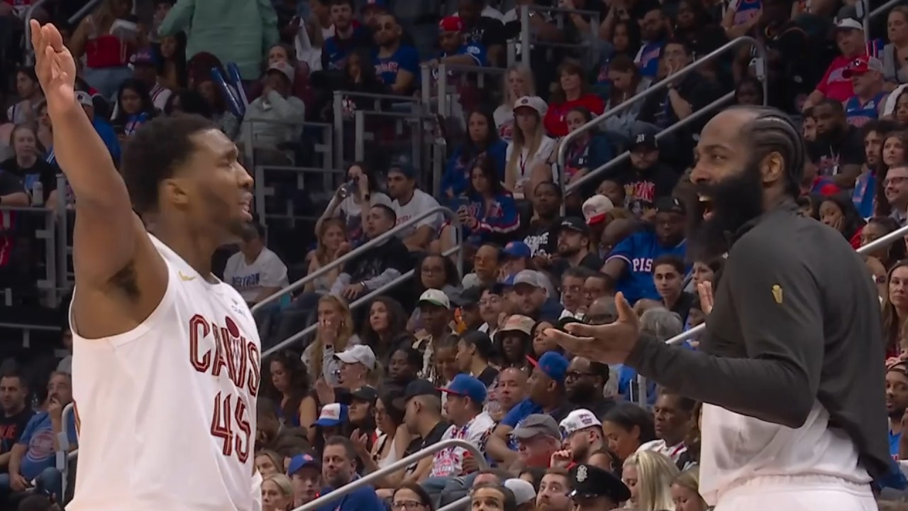 James Harden yells at Donovan Mitchell for picking up 5th foul in 3rd after cooking 😂
