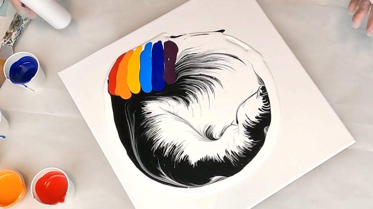 Радужный мазок! - На черно-белом стакане, разделенном на две части - акриловая заливка