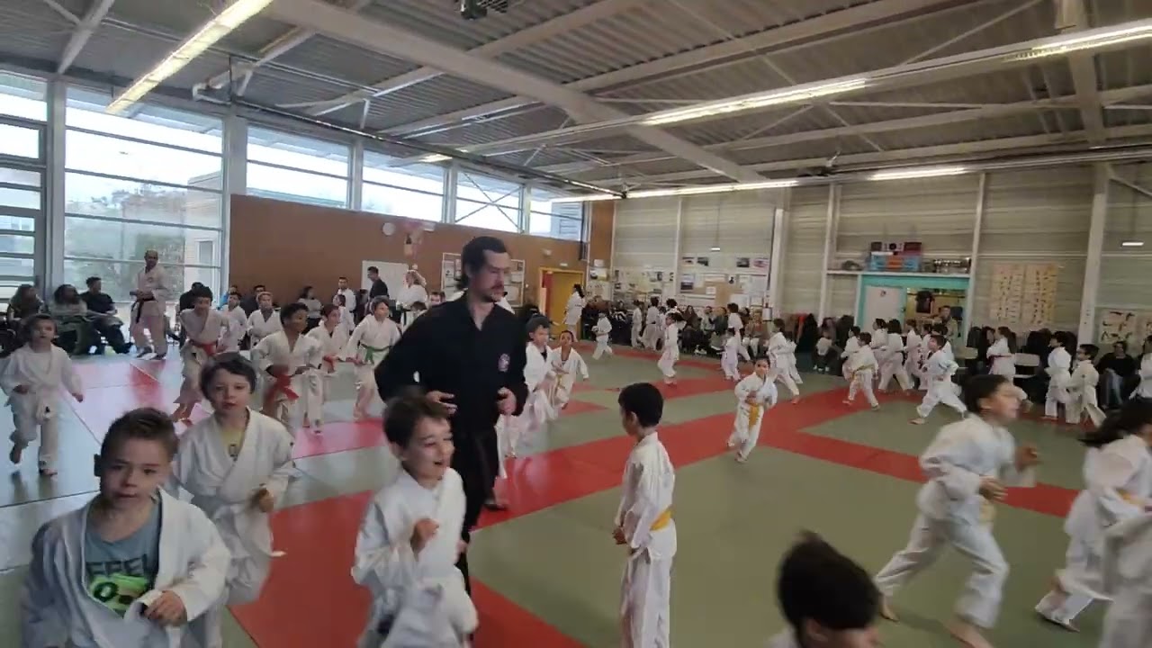 Stage enfants YAMATO KAN karaté-do shotokai , près de 100 pratiquants enfants janvier 2024