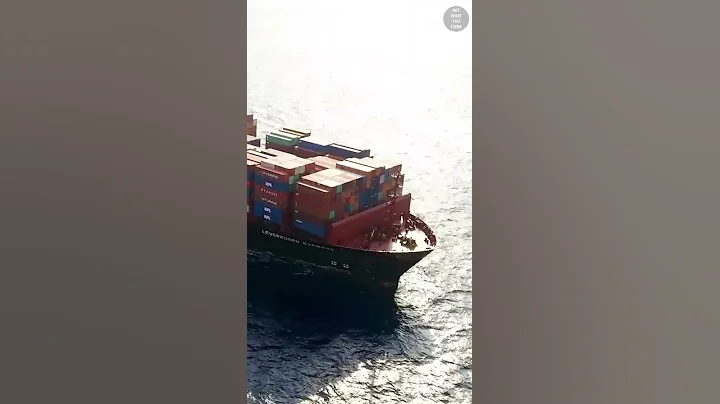 What Happens if You Get Hit by a Ship?! #shorts - DayDayNews