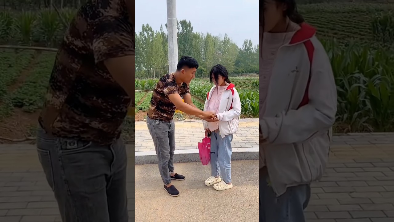 He Helped Her...... Without GREED 🙏❤️#respect #humanity