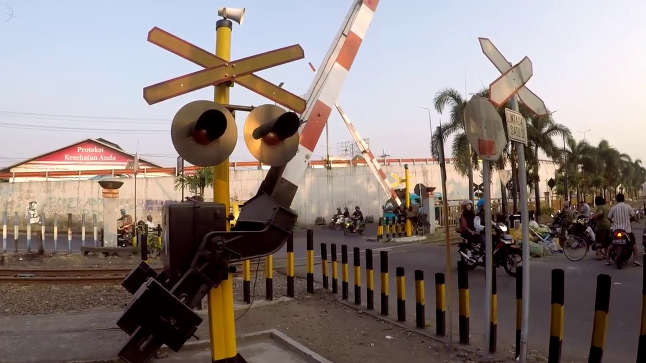 Kompilasi Perlintasan KA di Sidoarjo 1