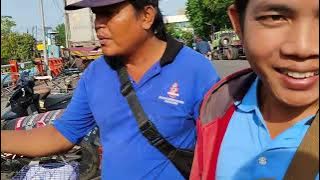 Bird Seller on the Kalimas Bridge in Surabaya.
