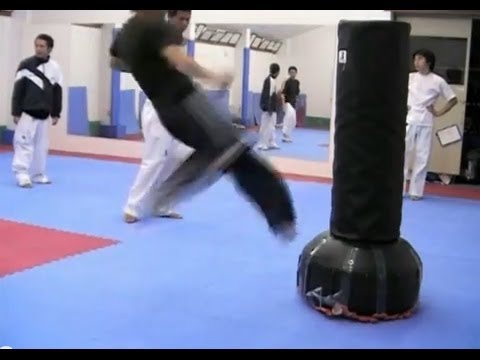 テコンドー蹴り技 スローモーション 飛び回転蹴り練習 Taekwondo Slow Motion Turn Kick Youtube