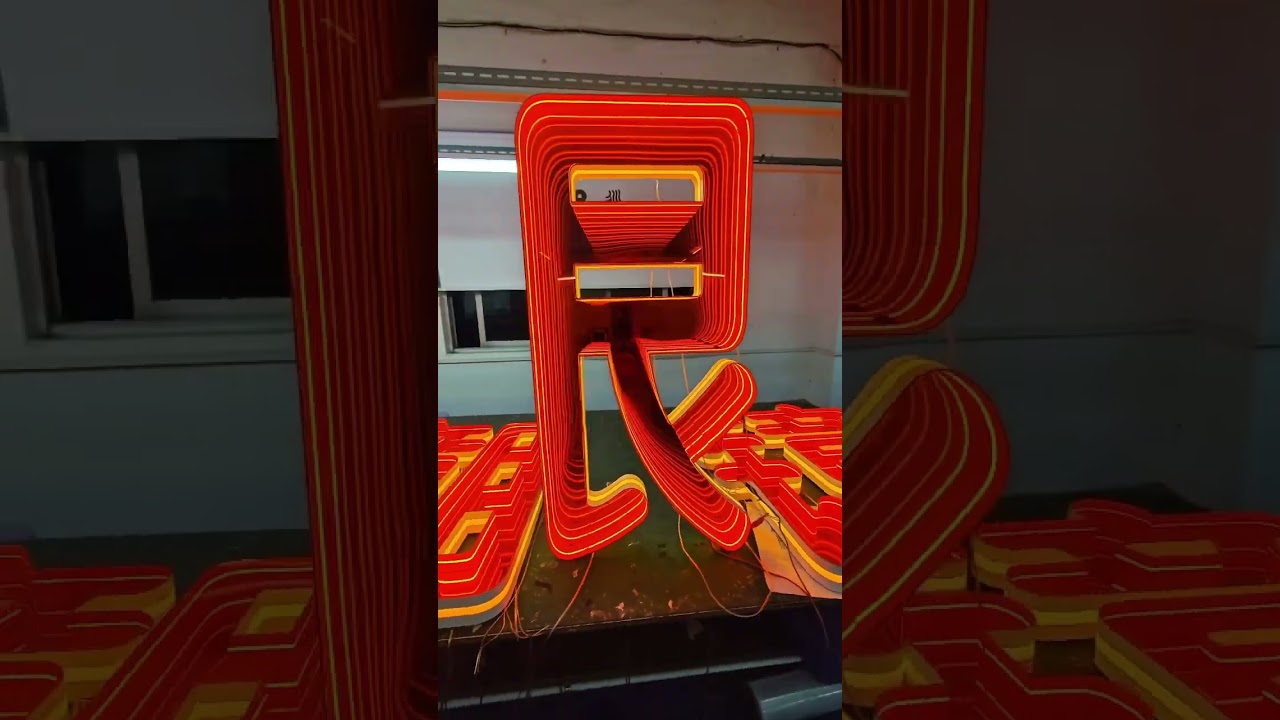 Exquisite design and eye-catching colors make you instantly the focus of attention! 