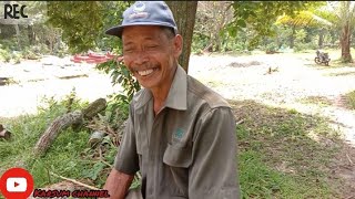 Pak Warsa Si Penjaga Makam Pasir Muncang