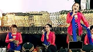 TERBARU SRI UNING WINONG,NIKEN SALINDRI DENGAN NIKMAT MENIKMATI NASI PECEL MADIUN