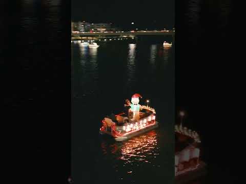 Video: Tempe Holiday Boat Parade