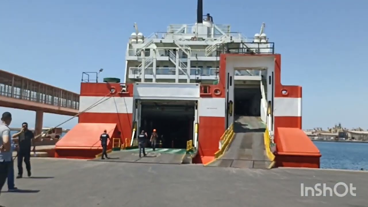 Port d'Almeria bateau Balearia رحله الى المغرب من ميناء ألميريا الناظور