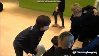 131105 Wonwoo leaning on speakers~
