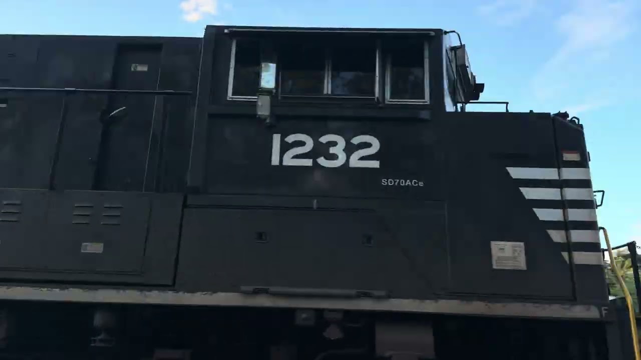NS 1232 SD70ACe leads NS 26X with a friendly crew & a Great K5LLA