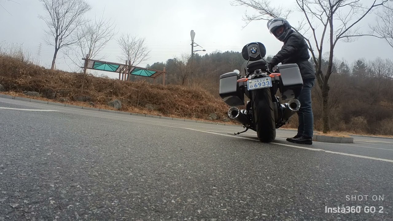 vance and hines bmw r18