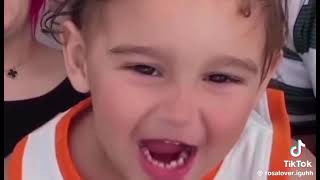 Hoje é o DIA que vc completa 2 Aninhos dada a gente te ama muito em várias linguagens diferentes  