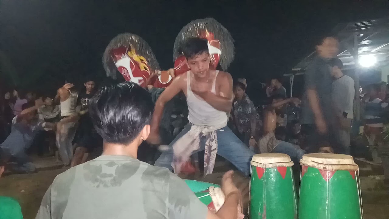Gendang Maut Membuat Puluhan Orang Terkapar Kesurupan kuda lumping