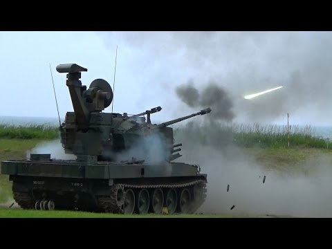 87式自走高射機関砲の対空実射訓練展示 静内駐屯地・第7高射特科連隊