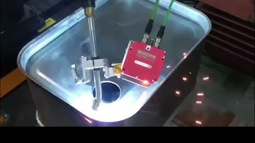 Robot hàn nhôm sử dụng laser vision dò lệch đường hàn.