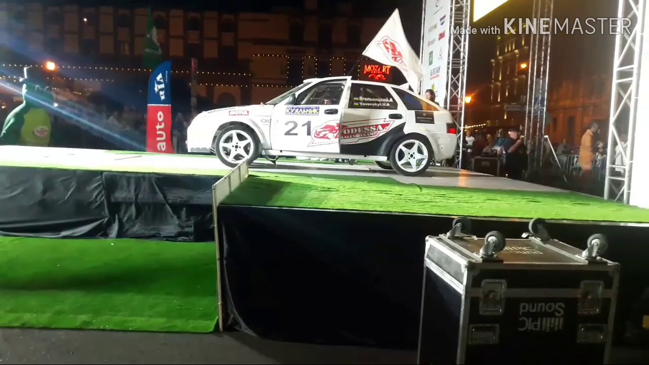 Выставка гоночных автомобилей