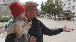 Видео Хотят ли жители Махачкалы две улицы Кадырова? от CaucasianKnot, 3-я  линия, Махачкала, Россия