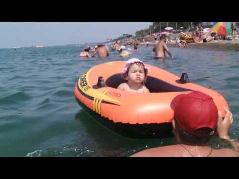 ნავში ეძინებოდა.