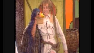 Rod Hull And Emu - Rod Teaches Emu How To Fly