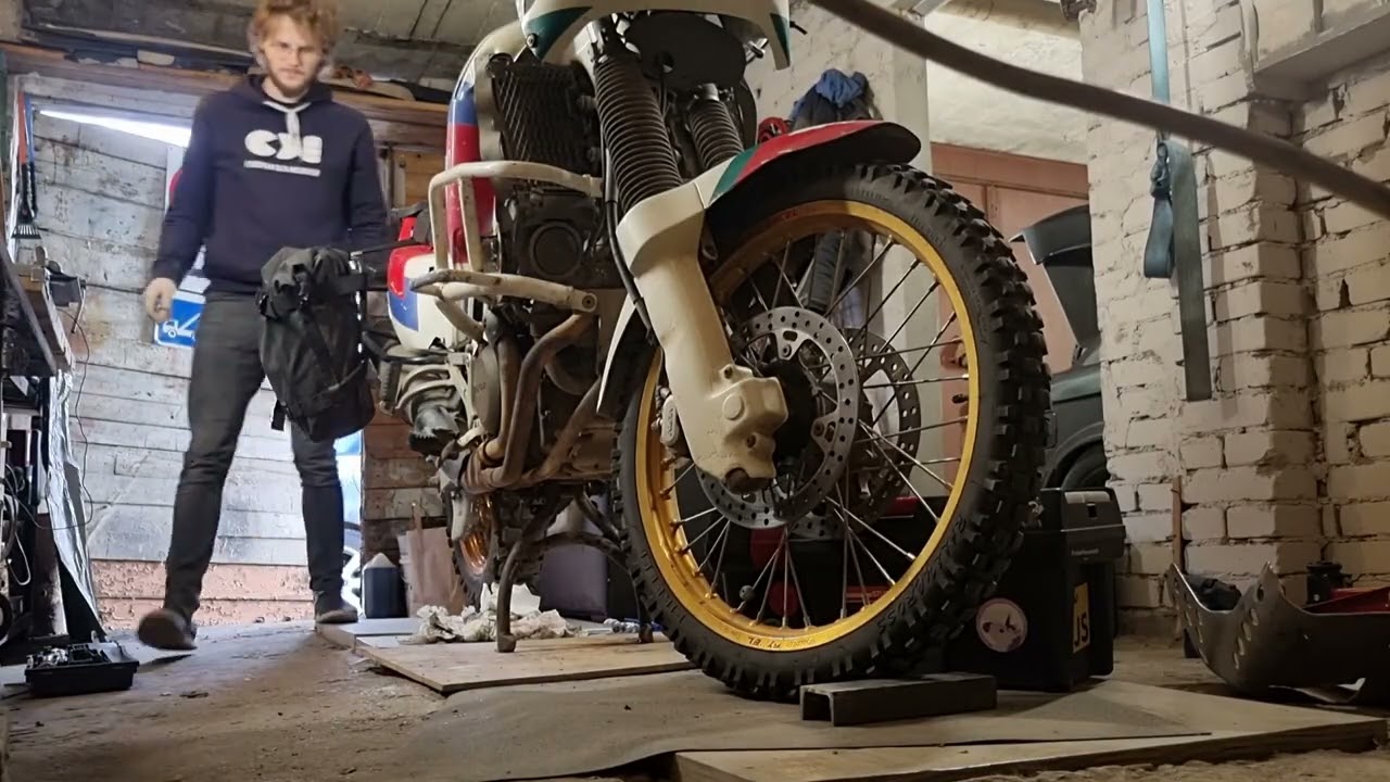 Honda XRV750 Africa Twin RD04 Full Disassembly part 1