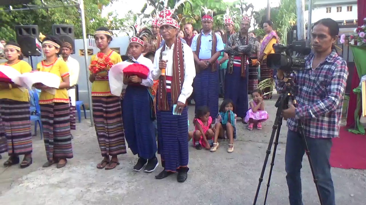 Antar sirih Pinang  dar Blegur ke keluarga Perempuan diSikumana