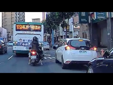 公車都被迫停在車道中間上下客了還不舉（遠離IRent）