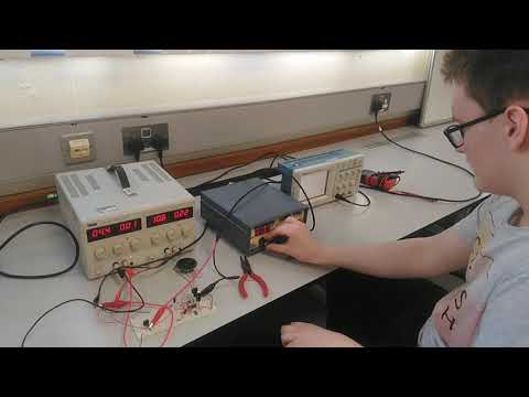 Testing audio amplifier by injecting a signal via func gen measuring on scope