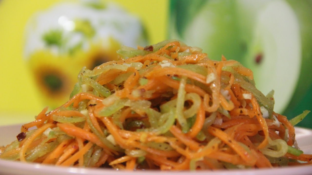 Лоба салат. Кимчи редька. Салат из корейской редьки. Корейская морковь с редькой. Кимчи из редьки.