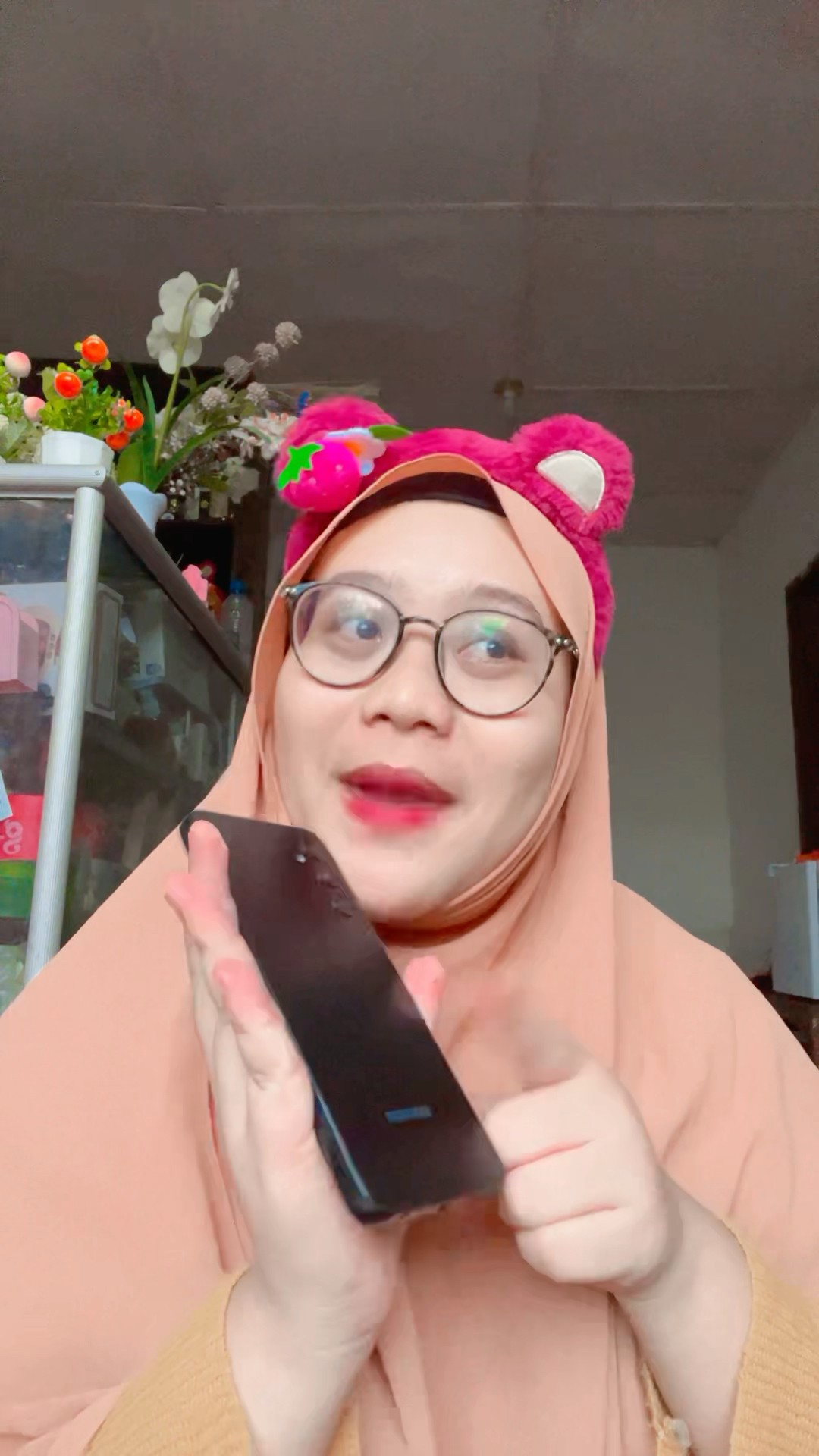 Ketika Mau Pinjem Hape Ayah