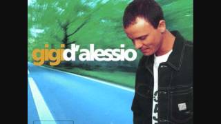 Video thumbnail of "Gigi D'Alessio - Una magica storia d'amore"